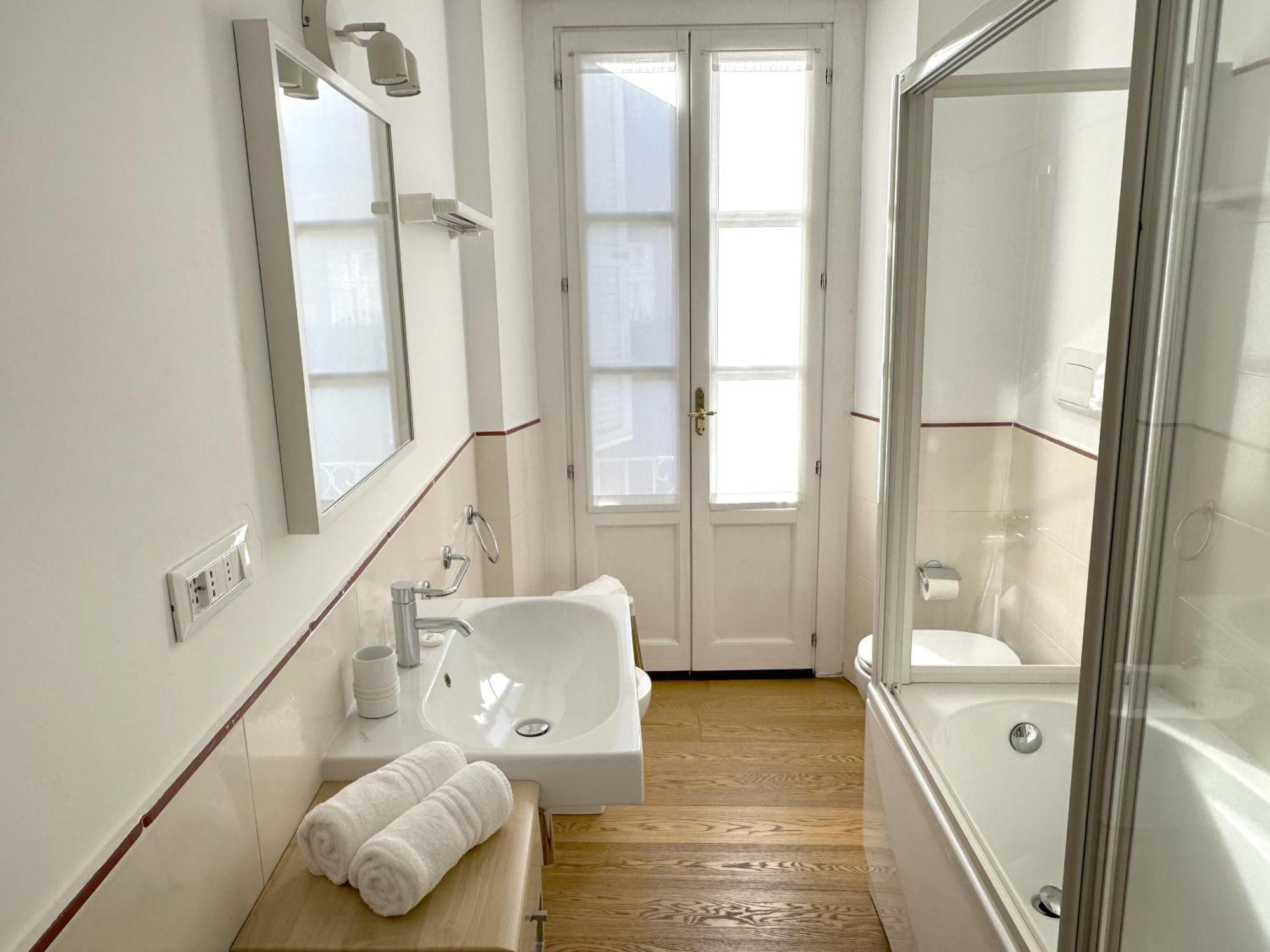 Joivy Cosy Ticinese Retreat 1-Bed Flat Near The Duomo Apartment Милано Екстериор снимка